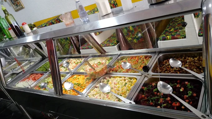 Saladas variadas do buffet – post do Instagram do Restaurante Ralley